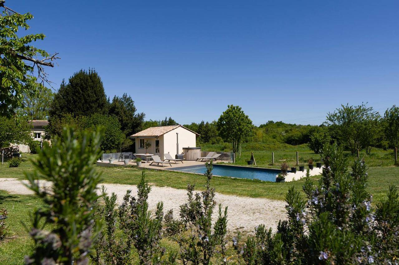 Two-Bedroom House in Tauriac, Région de Blaye