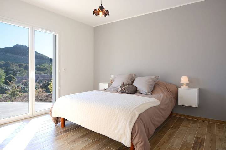 New villa with swimming pool overlooking a hectare of land overlooking the vineyard in Patrimonio, Calvi region