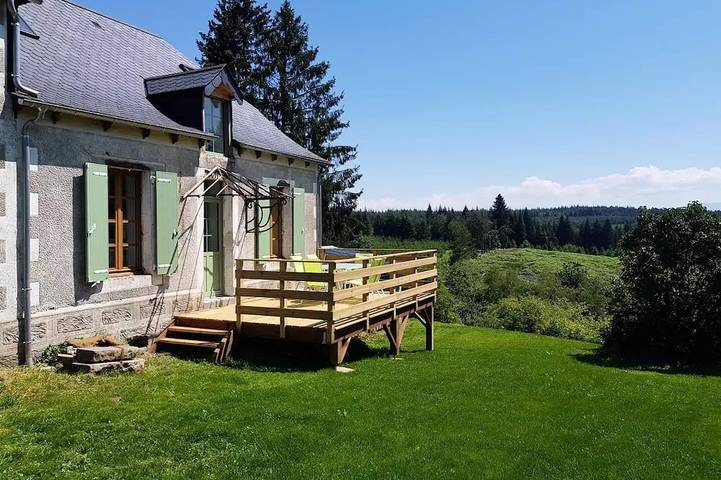 Location de vacances pour 6 personnes, avec terrasse dans Saint-Étienne-aux-Clos