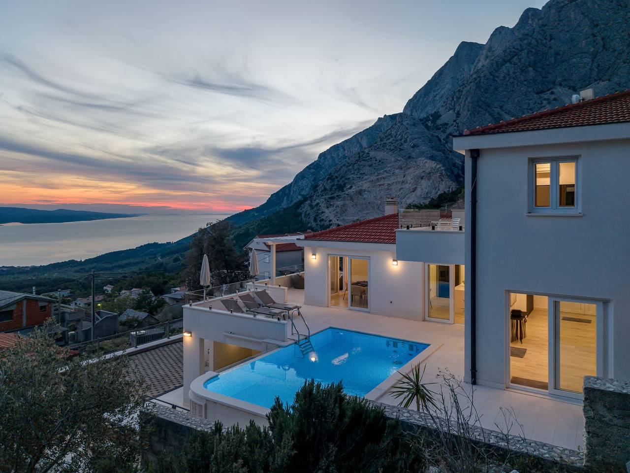 Feriehus for 10 personer med terrasse in Baska Voda, Makarska Riviera