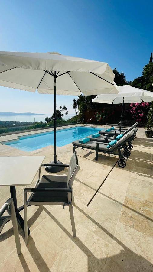 Chambre d’hôte pour 6 personnes, avec vue ainsi que jardin et piscine dans le Var - 2