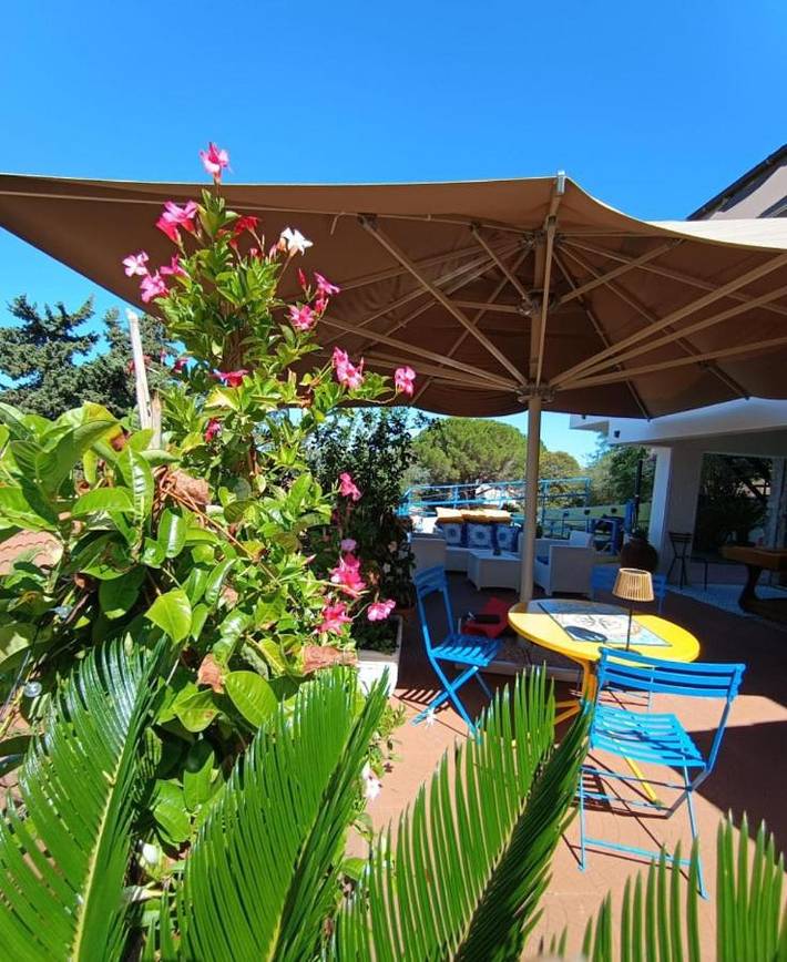 Chambre d’hôte pour 4 personnes, avec vue ainsi que jardin et piscine