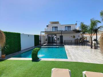 Gîte pour 8 personnes, avec vue ainsi que terrasse et piscine, animaux acceptés à Montellano