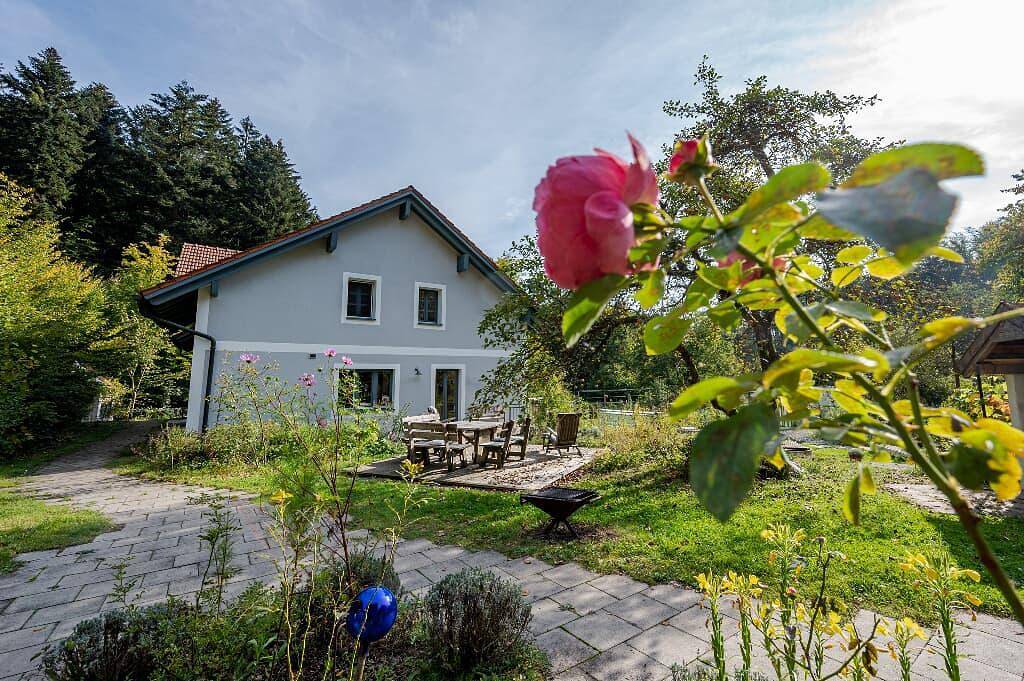 Forsthaus Heilsberg - Ferienwohnung Forsthaus Heilsberg mit zwei Schlafzimmern in Wiesent, Ostbayern
