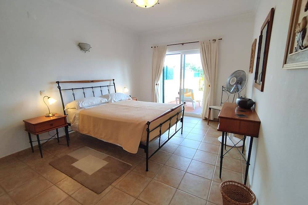 Casa Gemeas in Luz with ocean views, private pool - 10 mins walk to the beach in Praia da Luz, Faro District