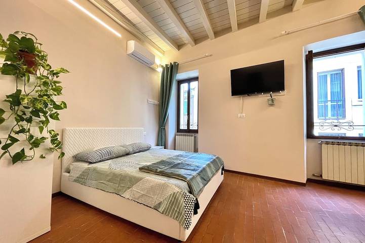 Ganze Wohnung, 40 m² Studio-Apartment im Zentrum von Brescia, 90 m von überdachten Parkplätzen in Brescia, Brescia Provinz