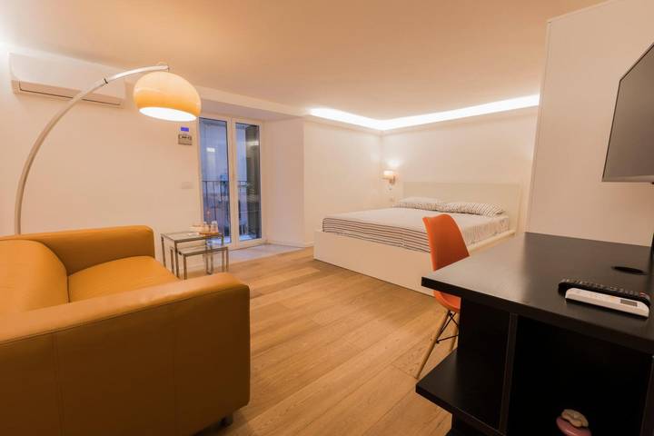 Holiday rental for 3 people, with balcony in Naples