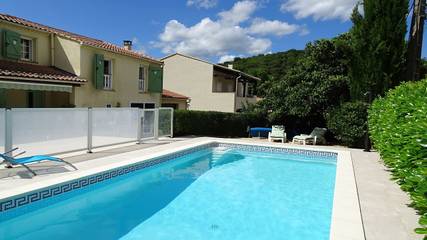 Cottage pour 9 personnes, avec terrasse ainsi que piscine et jardin à La Tour-sur-Orb