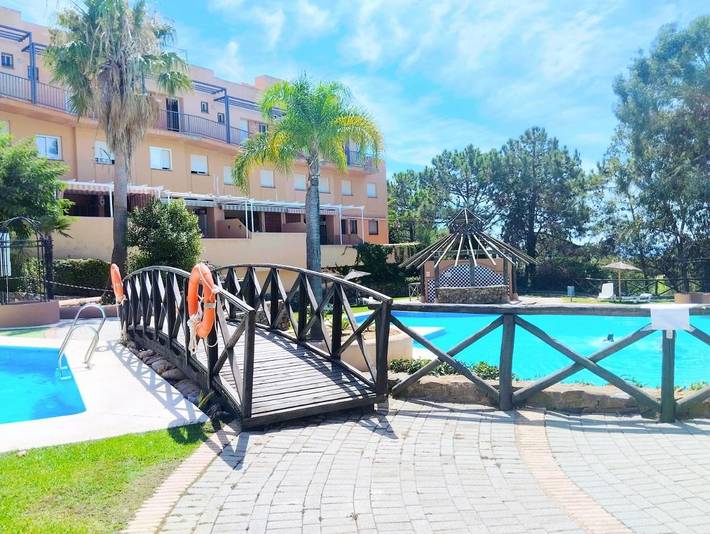 Apartamento de vacaciones para 6 personas, con jardín además de vistas y piscina - 1