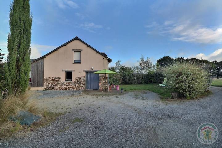 Gîte pour 4 personnes, avec terrasse et jardin dans Noyal-sur-Vilaine