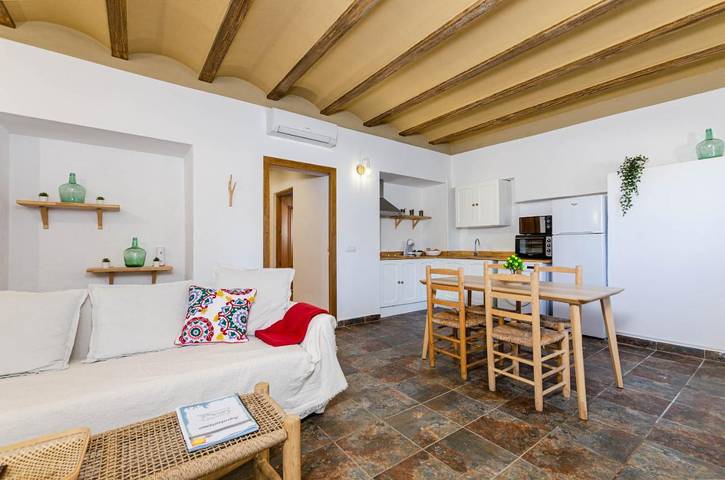 Apartment for 4 people, with Terrace and Garden as well as Pool in Inca