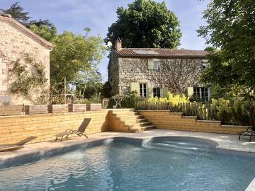 Gîte pour 5 personnes, avec terrasse ainsi que piscine et jardin dans le Lot-et-Garonne
