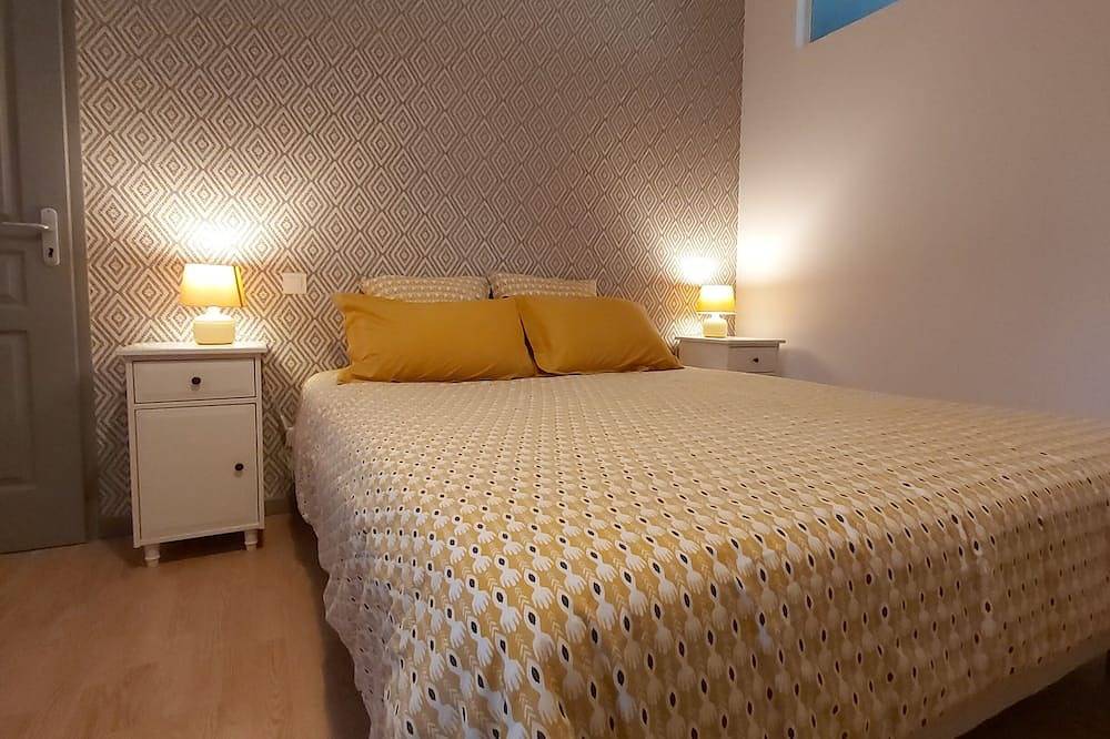 Entire apartment, Le Cocoon Saint-Georges ***: historic charm in the heart of medieval Bastide in Villefranche-de-Rouergue, Massif Central