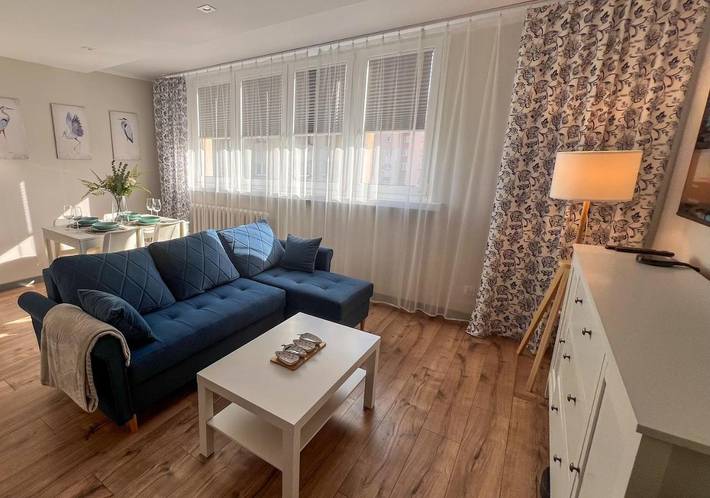 Apartament wakacyjny dla 4 osób, z balkon i sauna oraz basen i jacuzzi w Tychy