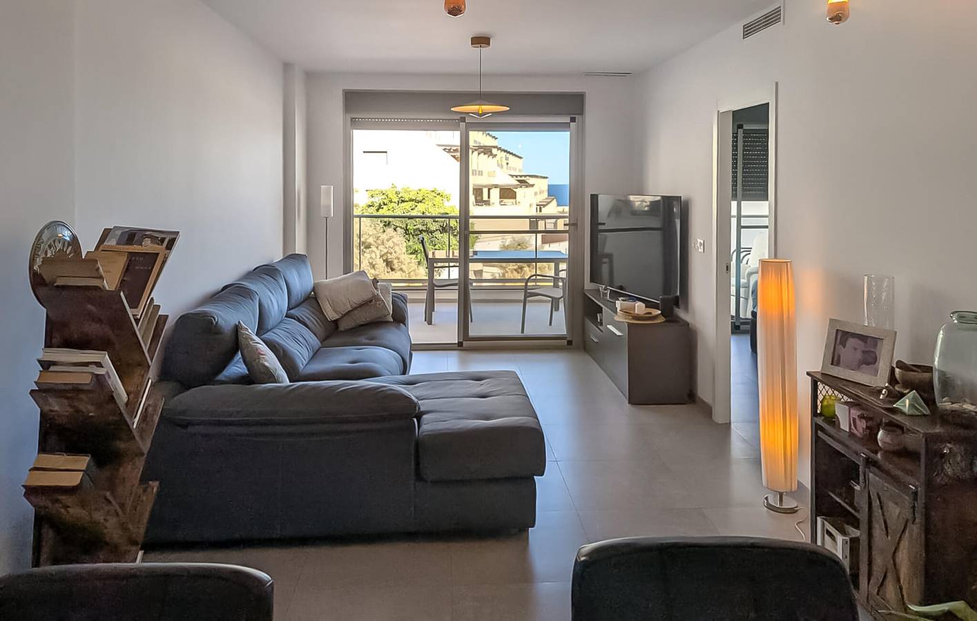 Apartamento vacacional entero, Retiro junto a la playa con piscina y terraza, WiFi y aire acondicionado in Los Arenales del Sol, Elche