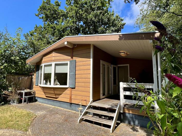 Vakantiehuis voor 4 personen, with zwembad and sauna as well as tuin in Sint Maartensvlotbrug