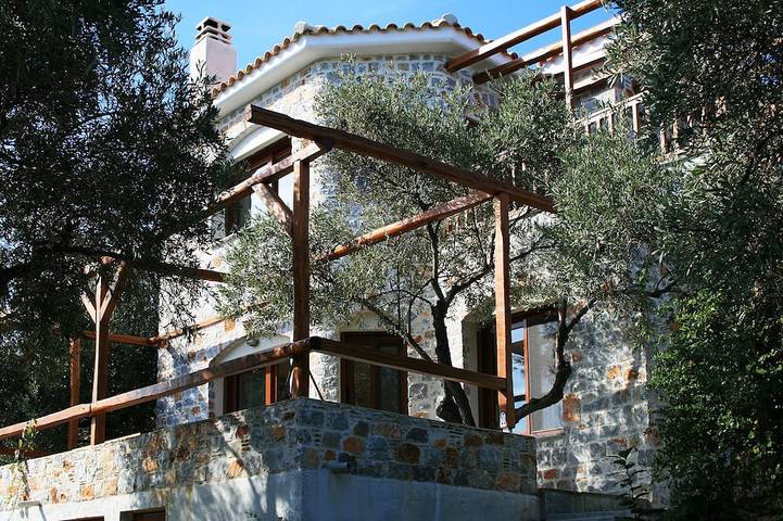Villa for 4 people, with garden and balcony in Skiathos
