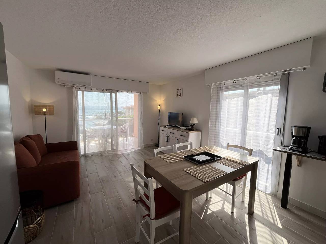 Appartement entier, Le Capitole T2/3, 40m2, 4 personnes, vue mer excep in Fréjus Plage, Fréjus