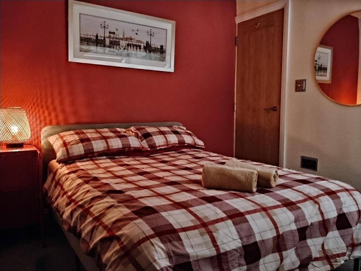 Entire apartment, Three-Bedroom Apartment in Merseyside