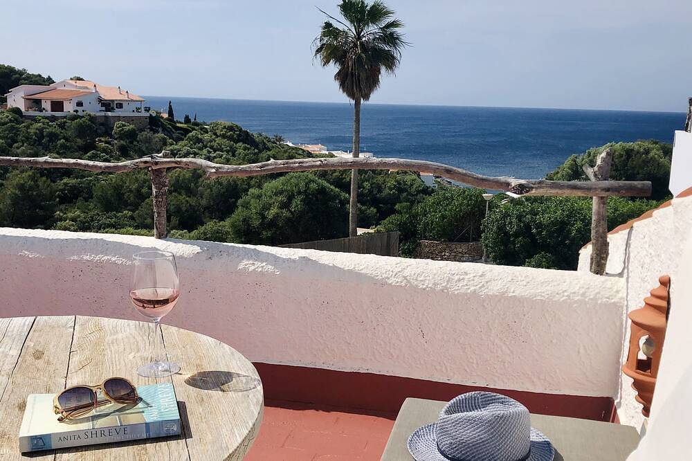 Villa Hibiscus - sea view, private pool, close to beach & restaurants, Ac & wifi in Binibeca, Sant Lluís