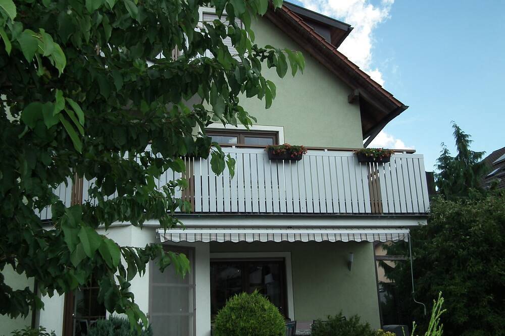 Ganze Wohnung, 80 qm Wohnung mit einem Schlafzimmer und Balkonterrasse in Nordheim am Main, Fränkisches Weinland