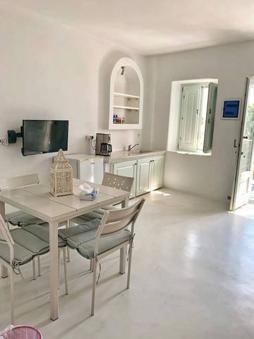 Villa With Pool for 3 People in Imerovigli, Santorini, Photo 3