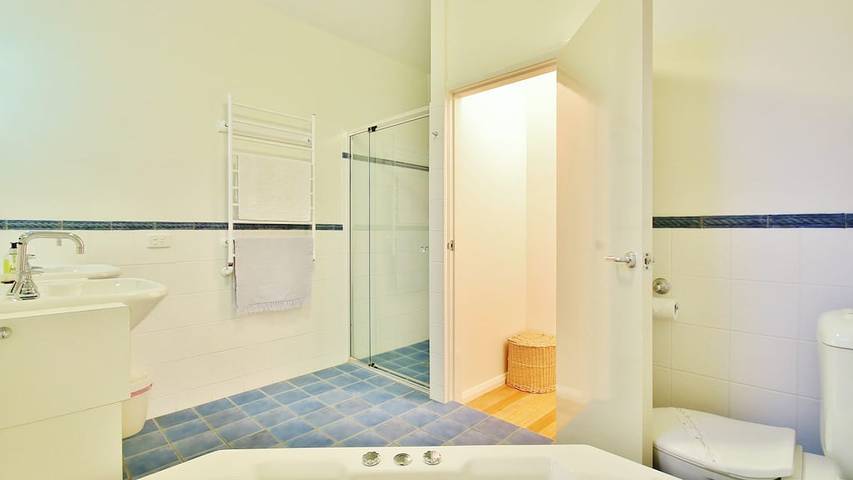 Holiday home for 11 people, with balcony and garden in Hyams Beach