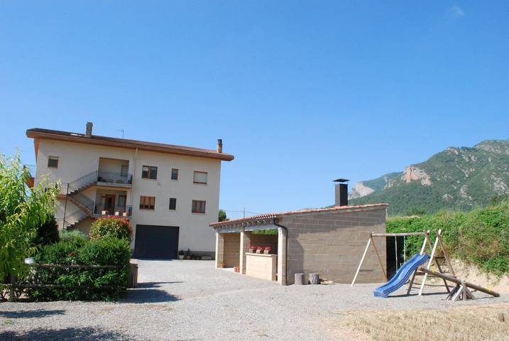 Casa rural para 4 personas, con balcón y jardín en Alto Urgel