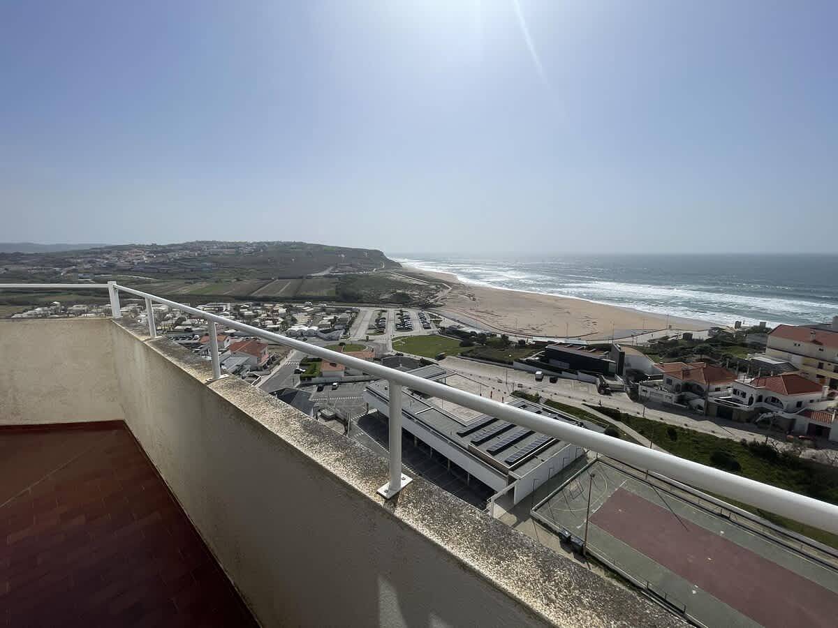 Apartamento inteiro, Apartamento de férias para 2 pessoas com varanda/terraço in Praia da Areia Branca, Lourinhã