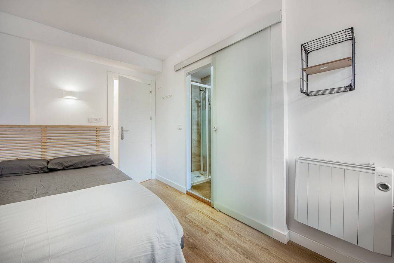 Ganze Wohnung, Gemütliche Ferienwohnung, 2 km vom Zentrum von Oviedo entfernt, mit WLAN und Annehmlichkeiten in Oviedo, Cordillera Cantábrica