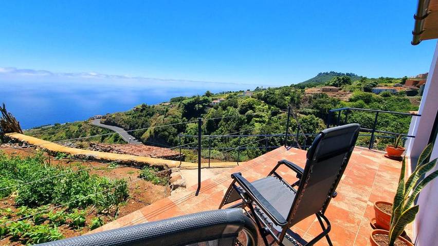 Ferienhaus für 3 Personen, mit Terrasse und Garten sowie Pool und Ausblick