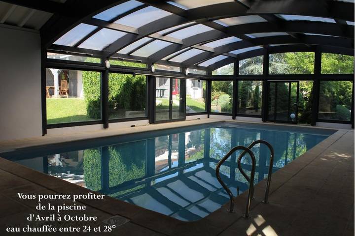 Location de vacances pour 14 personnes, avec Balcon et Terrasse ainsi que Jardin et Piscine à Le Pont-de-Beauvoisin