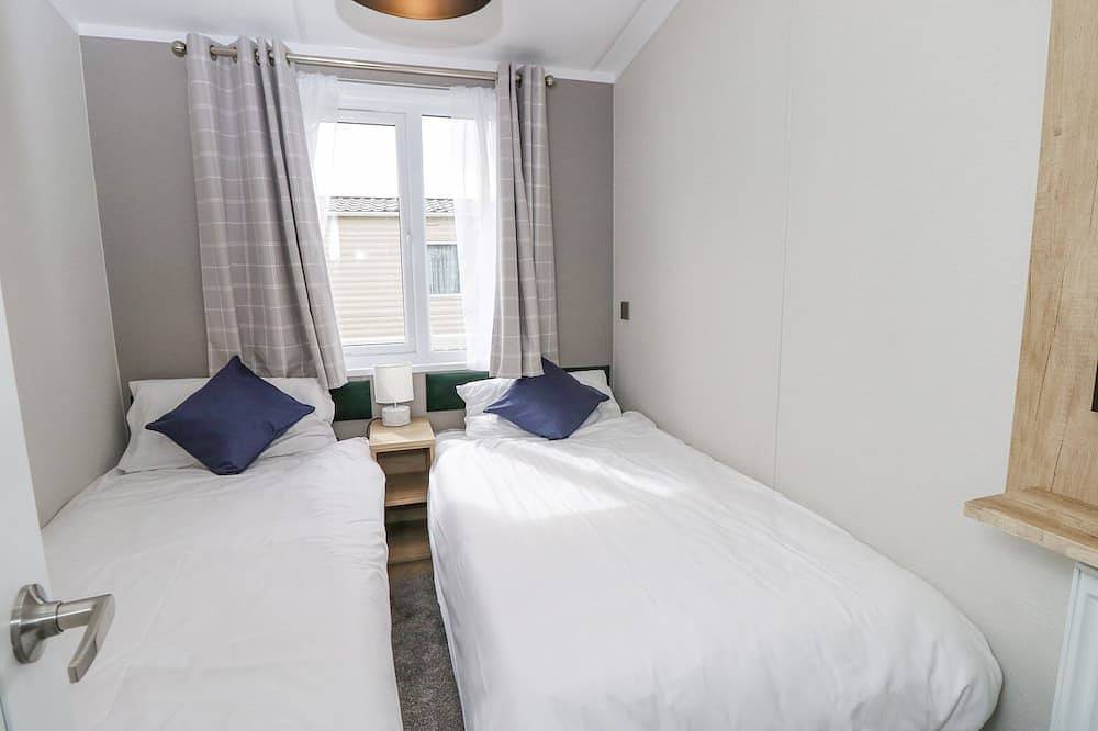48 Crosswinds, luxury holiday cottage, with pool in Bembridge in Bembridge, Isle of Wight
