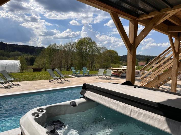 Casa rural para 11 personas, con jardín además de piscina y jacuzzi - 1