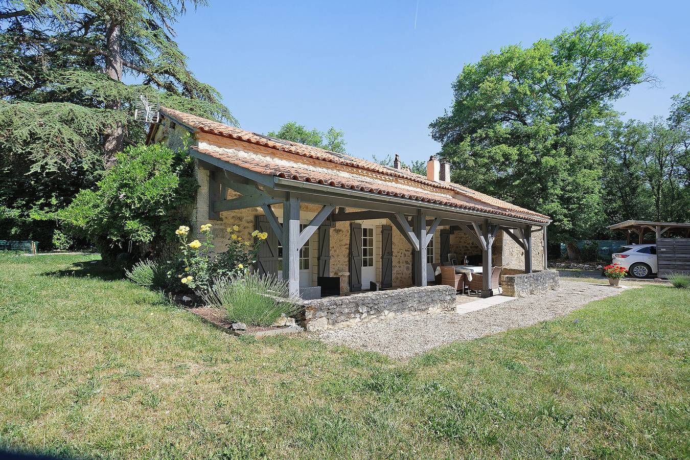 Charmante maison indépendante en pierre avec piscine, au cœur du Périgord sans vis à vis in Limeyrat, Périgord Noir