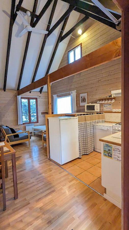 Parc de vacances pour 6 personnes, avec bassin pour enfant et vue ainsi que jardin et piscine, animaux acceptés à Biron - 4