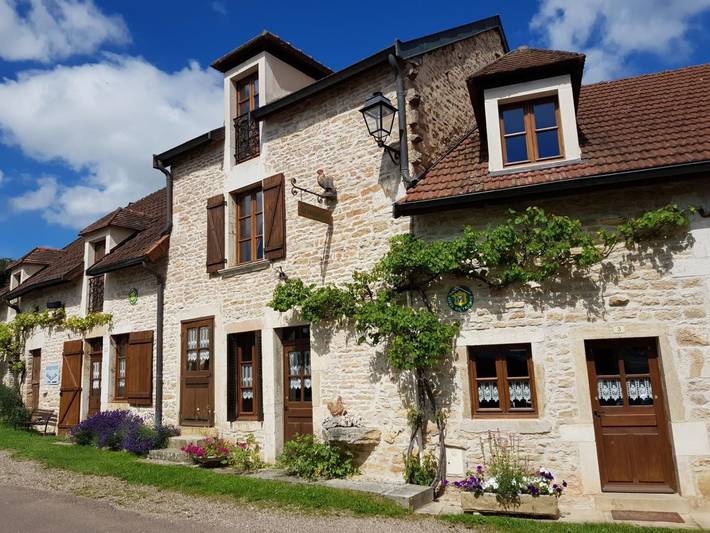 Gîte pour 6 personnes, avec terrasse à Colombier (Côte-d'Or)