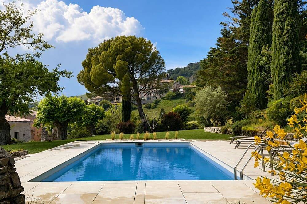 Le Liotard - Grande demeure familiale : confort, piscine, vue - 10/16+ personnes in Aubignas, Privas (arrondissement)