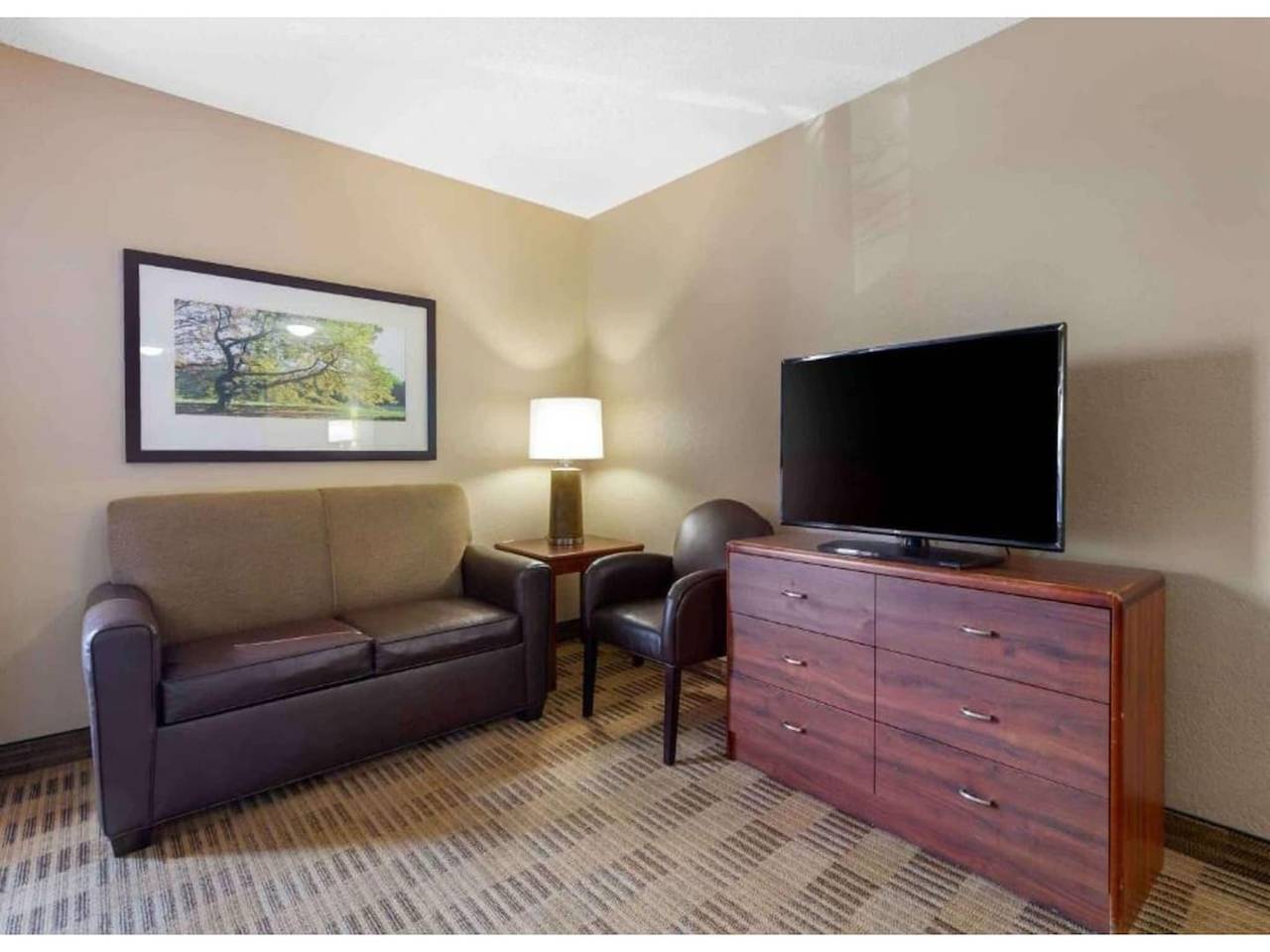 Apartamento entero, Cama King acogedora, Nsmk | Cocina | Ducha | Estudio 6 Chicago in Lisle, Condado de DuPage