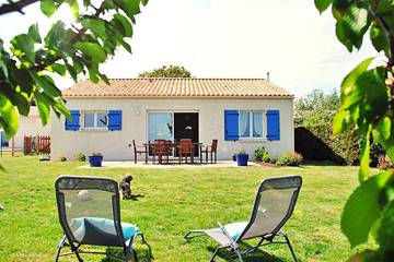 Gîte pour 6 personnes, avec jardin ainsi que terrasse et jacuzzi, animaux acceptés à La Jonchère