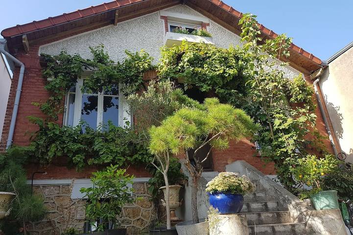 Location de vacances pour 11 personnes, avec Balcon ainsi que Jacuzzi et Jardin à Sèvres