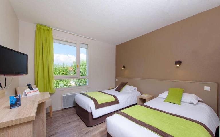 Hôtel pour 3 personnes, avec jardin ainsi que jacuzzi et piscine, animaux acceptés à Sarcey - 2