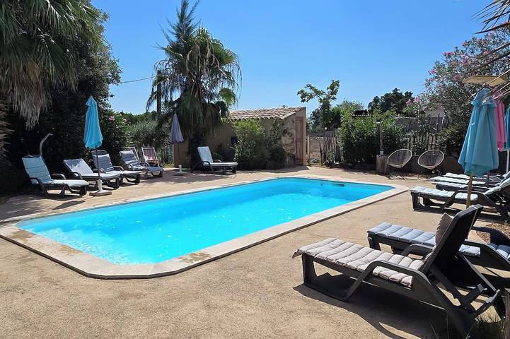 Gîte pour 6 personnes, avec jardin et piscine