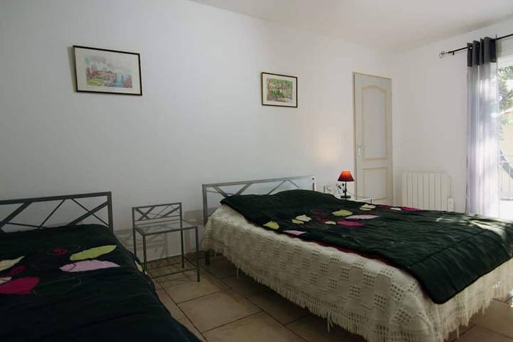 Location de vacances pour 5 personnes, avec piscine ainsi que jardin et terrasse, animaux acceptés à Lédenon - 2