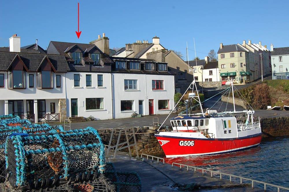 Roundstone Quay House in Roundstone, Connacht