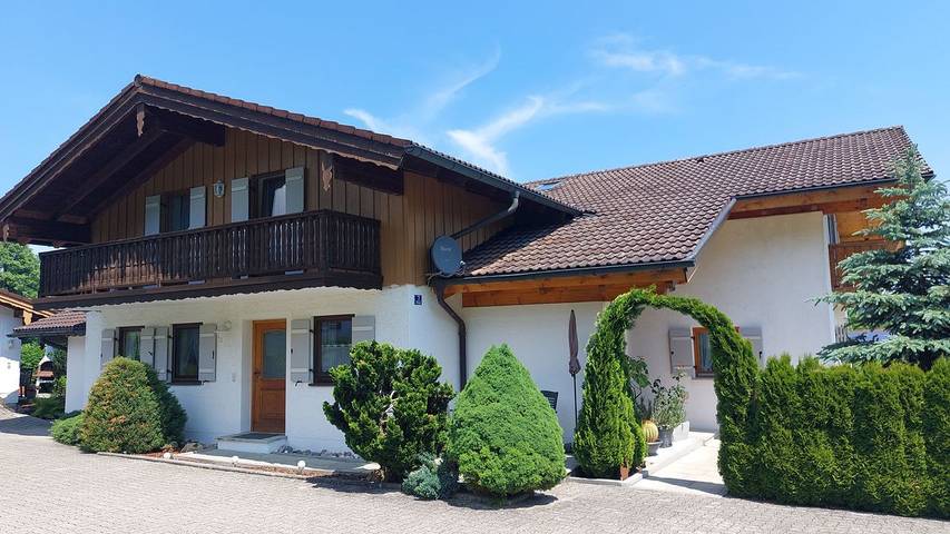 Ferienwohnung für 2 Personen, mit Garten und Terrasse, kinderfreundlich in Piding
