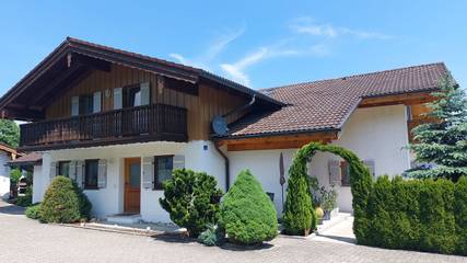 Ferienwohnung für 2 Personen, mit Garten und Terrasse, kinderfreundlich in Piding