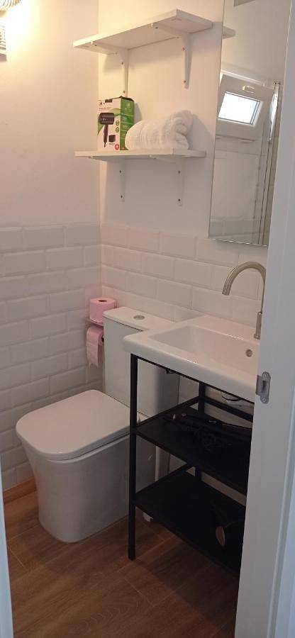 Quadruple Room with Private Bathroom in Jerez de la Frontera, Costa de la Luz