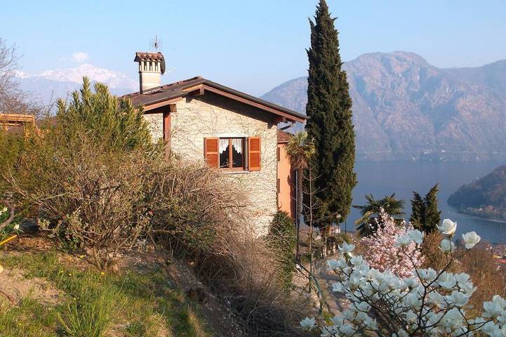 Rustico per 5 persone, con giardino e balcone sul Lago di Como