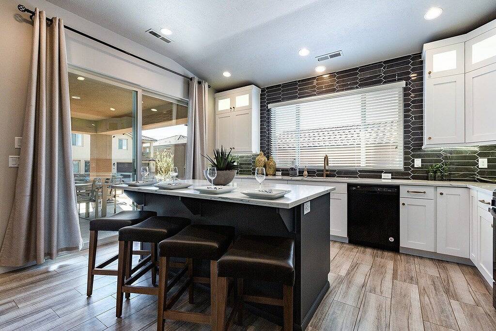 Pv 113 | Neue Wasserpark, Ping Pong,, Spiele, Schöne Bergsichten Und Mehr in Santa Clara (UT), Zion Nationalpark